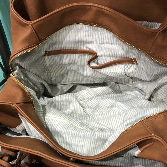 Large Trendy Fringe Tote NWOT - Picture 4 of 6